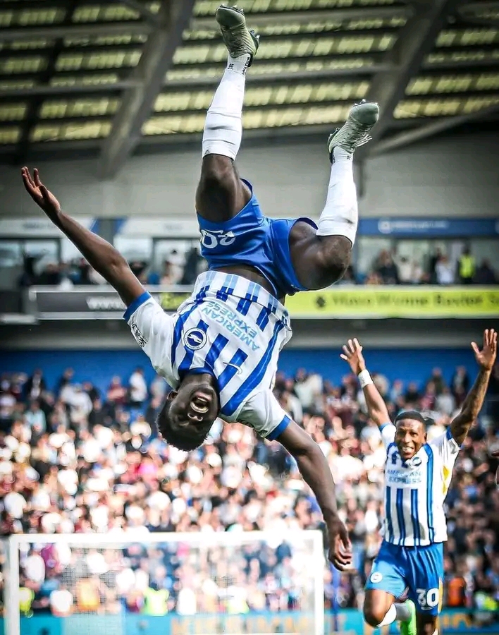Man United Carlos Baleba transfer target in action for Brighton during 2025 season.