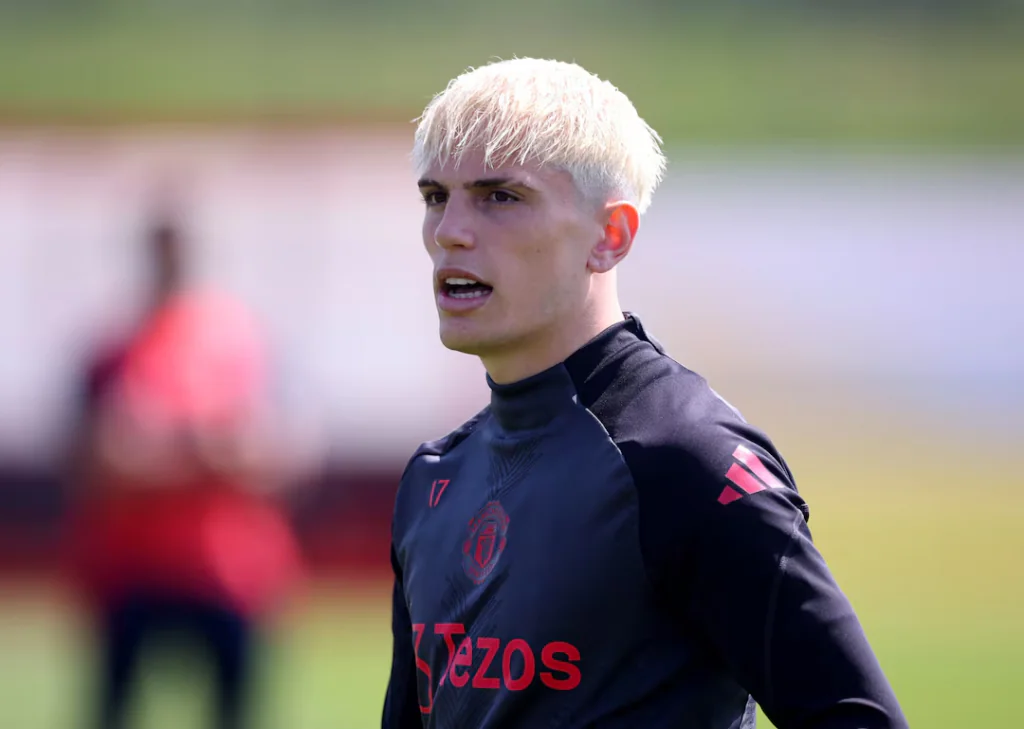Alejandro Garnacho in Manchester United training before Chelsea transfer