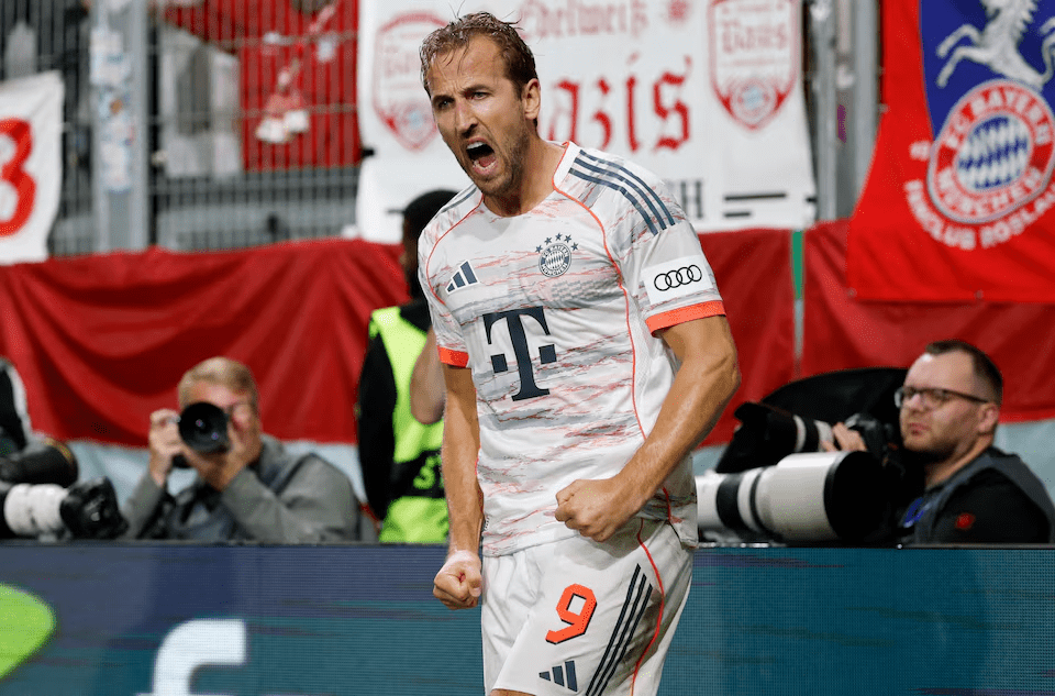 Harry Kane celebrates scoring the stoppage-time winner for Bayern Munich against Wehen Wiesbaden in DFB Cup