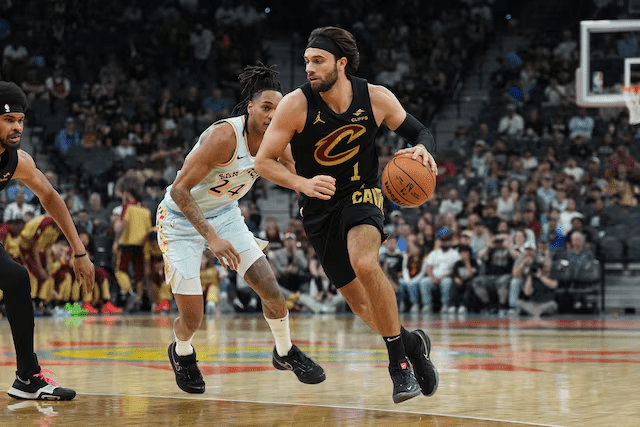 Max Strus dribbling past Devin Vassell during Cleveland Cavaliers vs San Antonio Spurs game