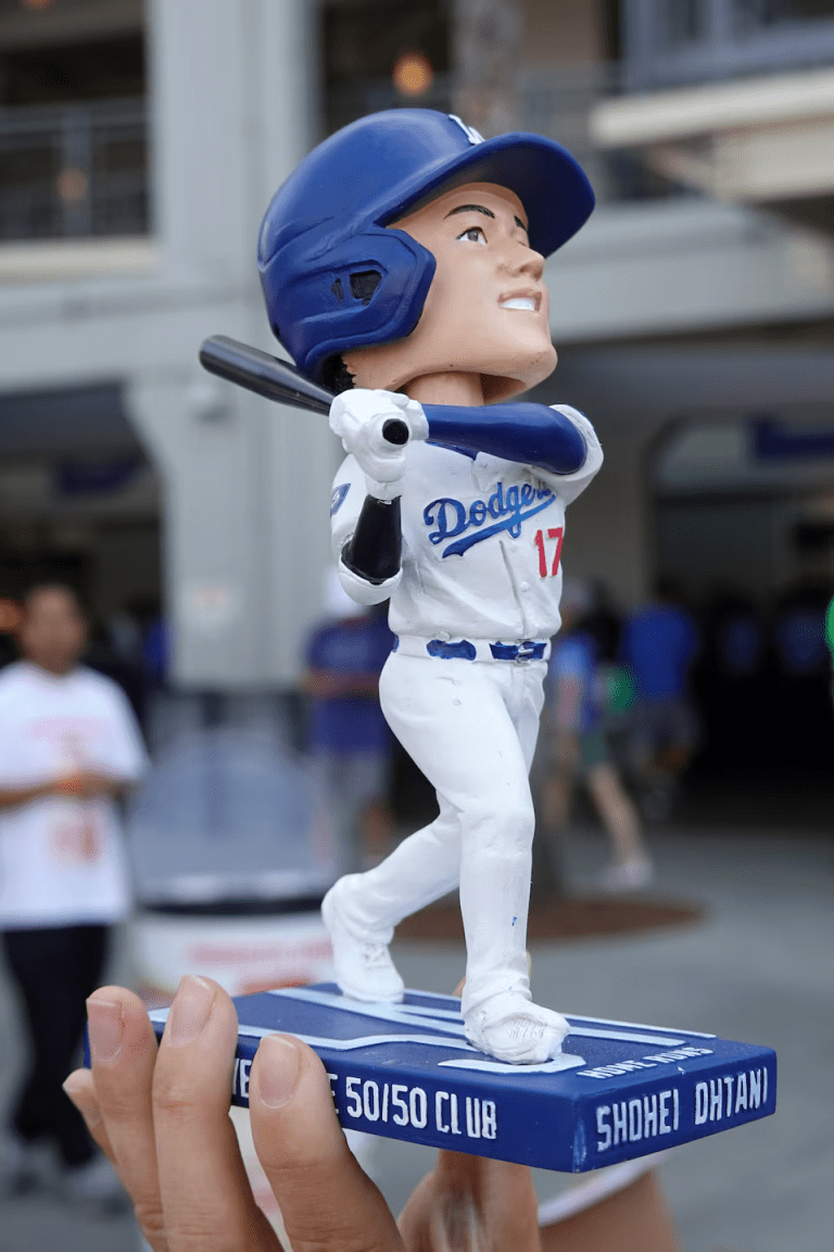 Shohei Ohtani Strikes Out 9 as Dodgers Complete Sweep of Reds