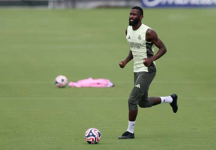 Real Madrid defender Antonio Rüdiger in training before thigh injury