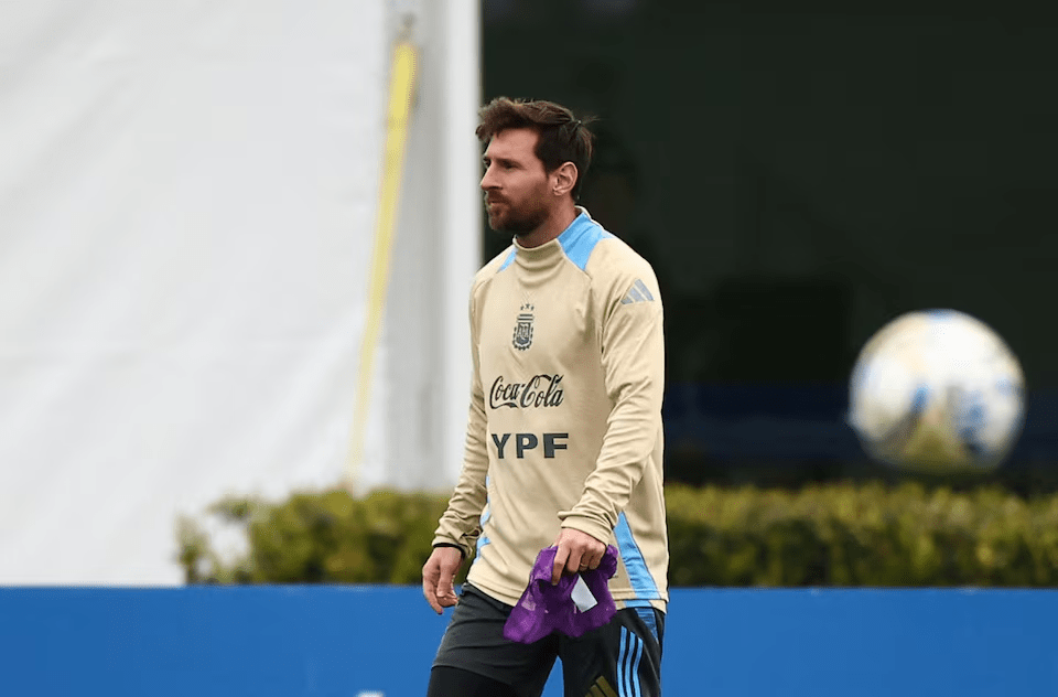 Messi final Argentina qualifier training Buenos Aires