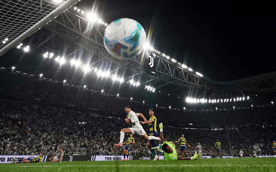 Serie A referee wearing body camera during Juventus vs Inter match