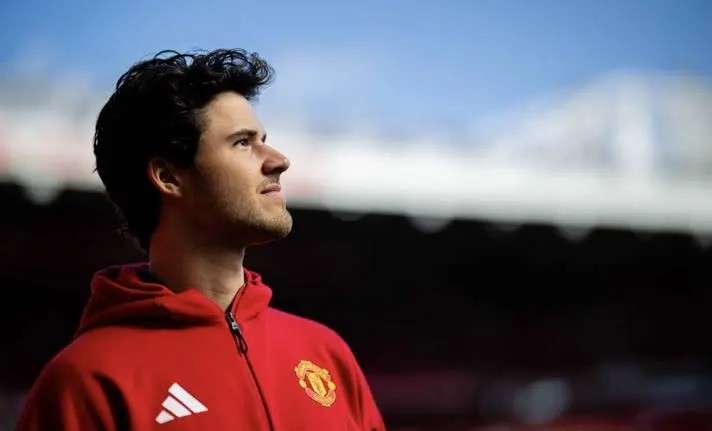 Peter Schmeichel Impressed by Senne Lammens’ Assured Debut Performance