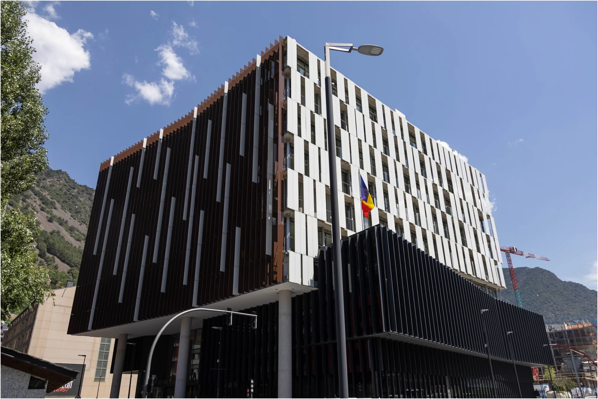 El juez andorrano cita a los siete futbolistas como testigos para esclarecer el caso de contrabando de relojes de alta gama