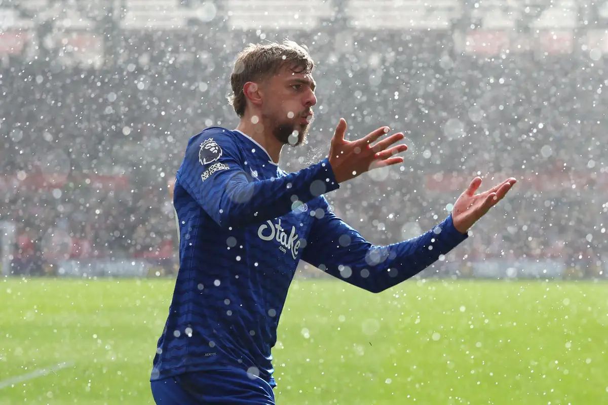 Kiernan Dewsbury-Hall scores late equaliser for Everton at Brentford