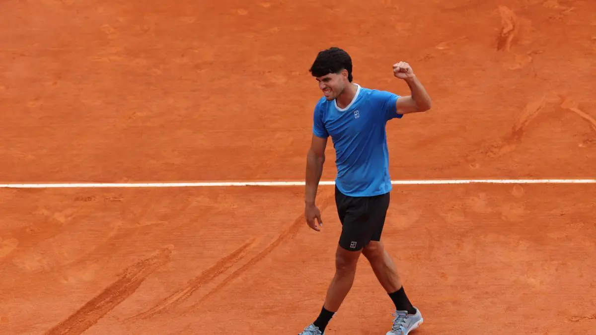 Tarde extraña y antipática de Alcaraz en Montecarlo