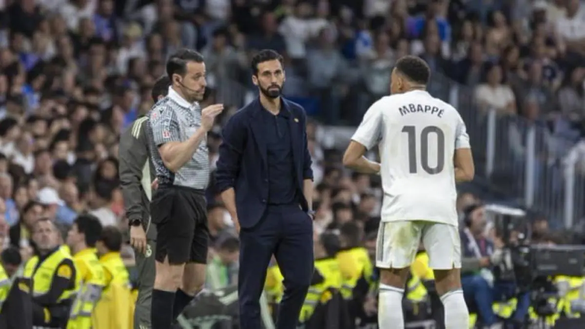 Arbeloa responde: “Un jugador que no viaja al Clásico hace cuatro días no puede ser titular hoy”