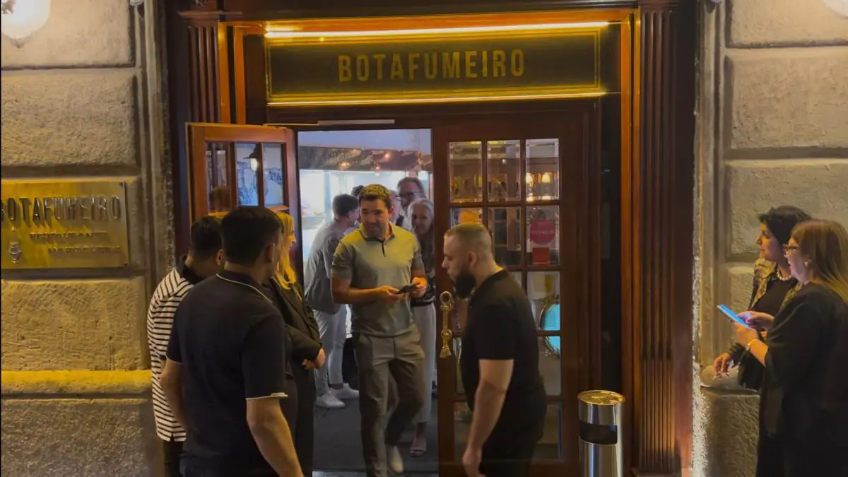 Gordon cena con Deco para cerrar su primer día en Barcelona