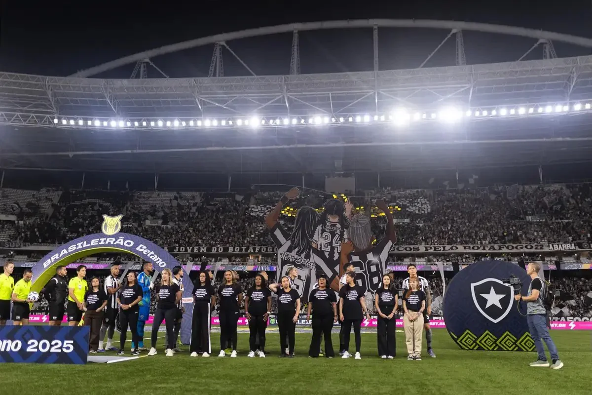 Botafogo midfielder offered to Manchester United