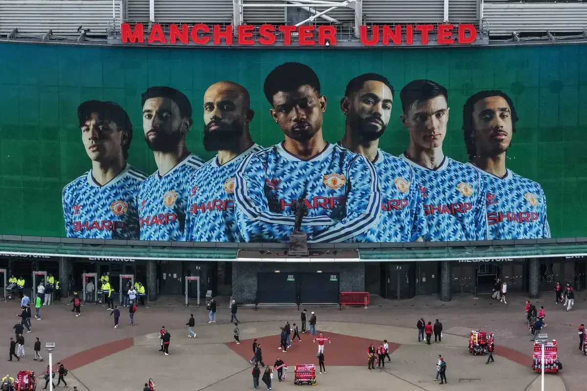 Former Manchester United star officially confirms return after 6 month tendon injury