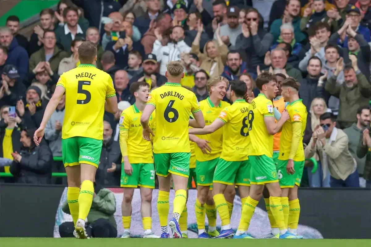 Norwich City officially hand first team debut to Manchester United academy graduate